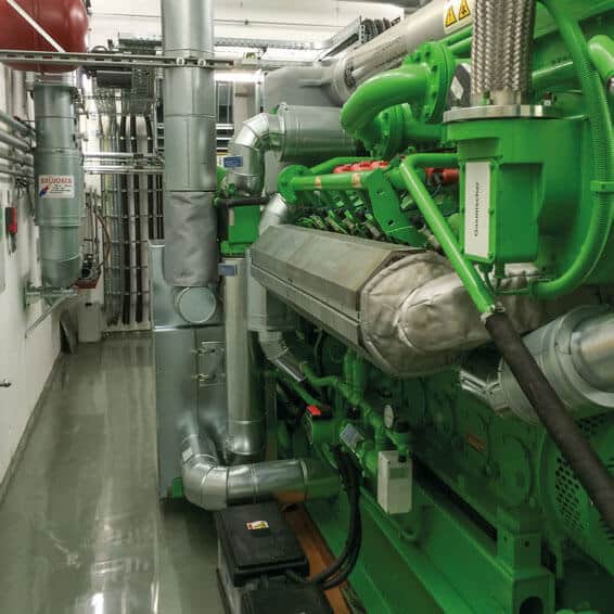 BHKW-Modul fertig installiert im Maschinenraum